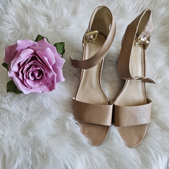 Women beige nine west wedge heel SZ 9.5 - Picture 6 of 9